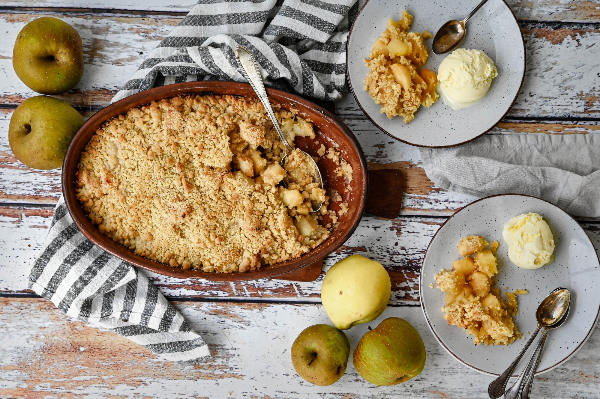 https://www.terrenature.ch/app/uploads/2024/10/19_Crumble-pommes-coings-Photo.jpeg