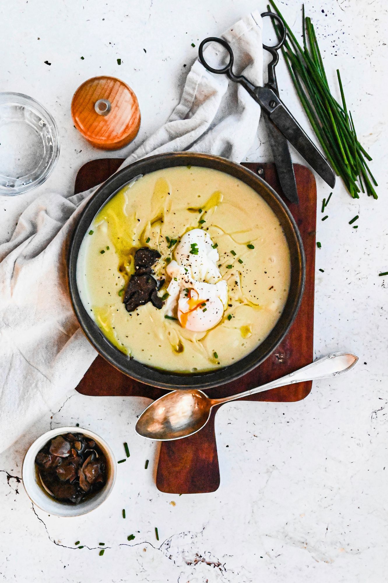 https://www.terrenature.ch/app/uploads/2025/02/19_Soupe-de-topinambours-a-la-truffe-Photo.jpeg